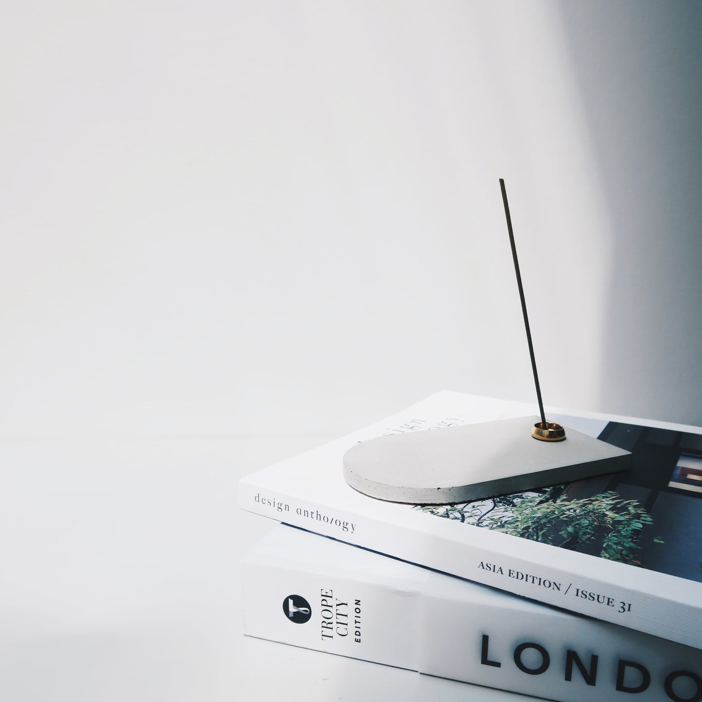 MIST 霧光|拱形黃銅圓座水泥線香盤