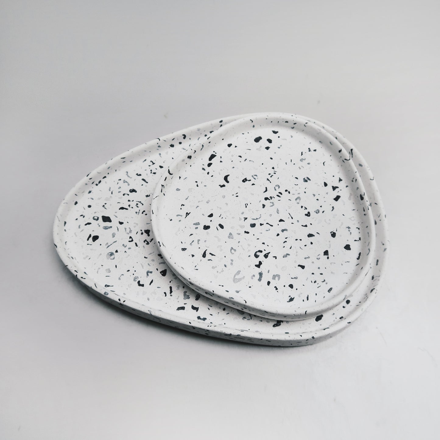TERRAZZO 磨石子|經典黑白三角島嶼水泥玻璃鐘罩.滅燭罩