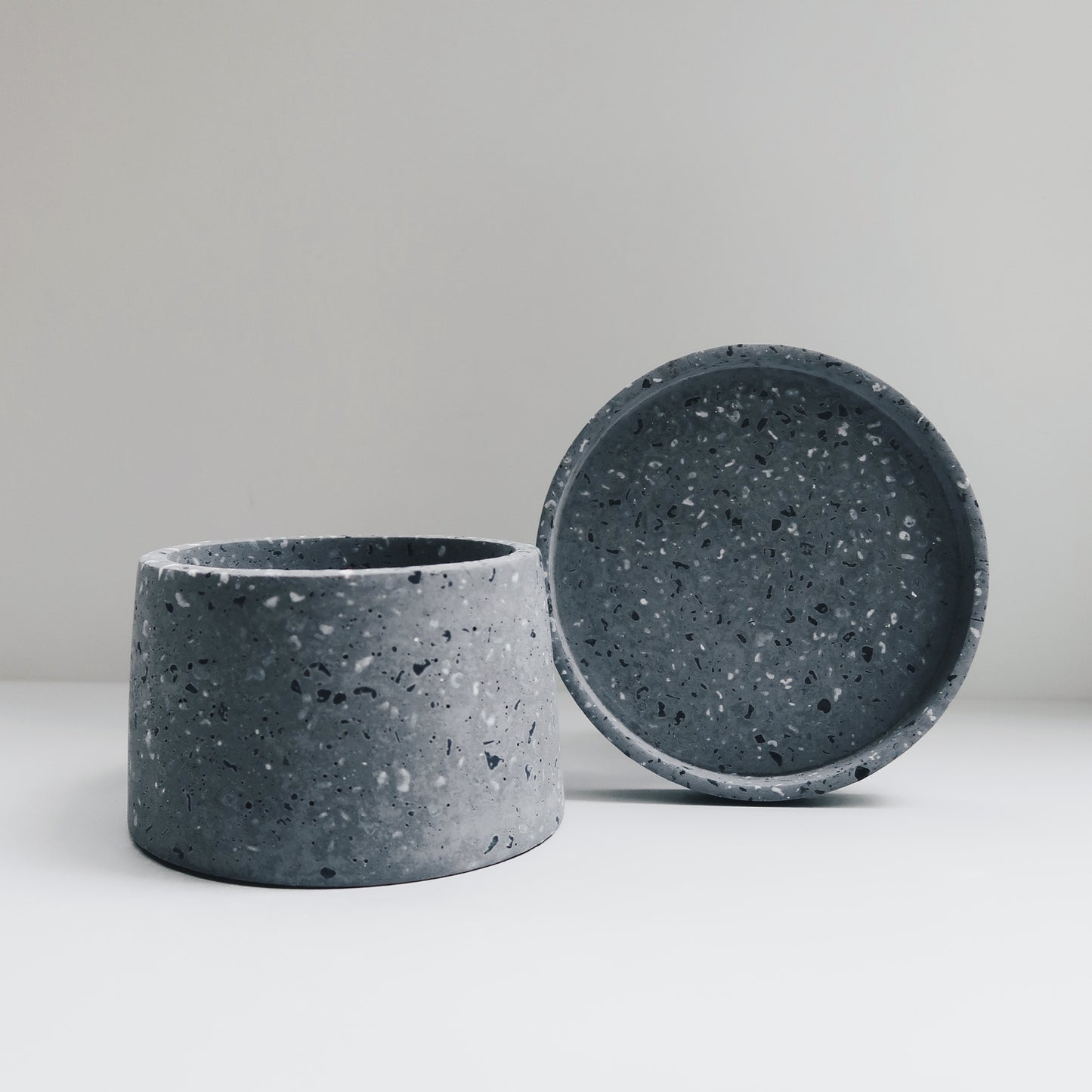 TERRAZZO 磨石子|煙灰極簡梯形水泥盆器・花盆・花器