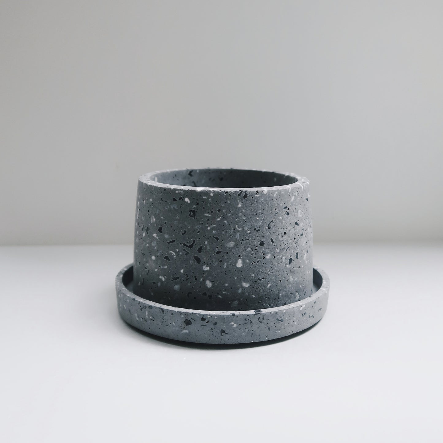 TERRAZZO 磨石子|煙灰極簡梯形水泥盆器・花盆・花器
